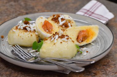 Meyveli süzme peynirli hamur tatlısı, geleneksel Çek mutfağı, tatlı yiyecekler