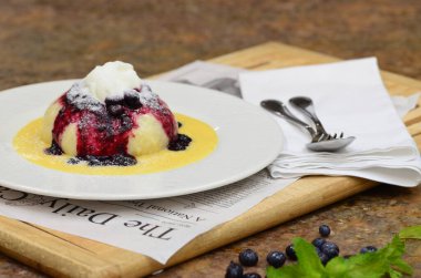 Vanilyalı ve vanilyalı dondurma.