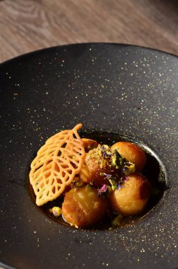 Taze malzemeli lezzetli İtalyan tatlısı, gukuzu jamun.