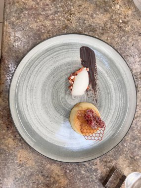 Cream CARAMEL DESSERT, GÜVENLİK GÖSTERİSİ