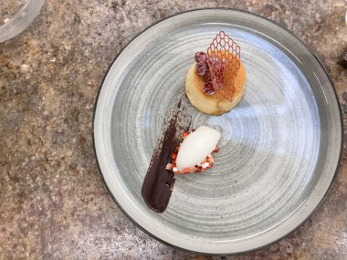 Cream CARAMEL DESSERT, GÜVENLİK GÖSTERİSİ