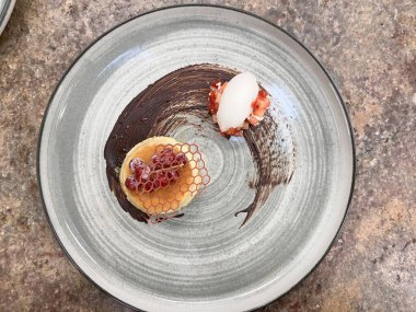 Cream CARAMEL DESSERT, GÜVENLİK GÖSTERİSİ