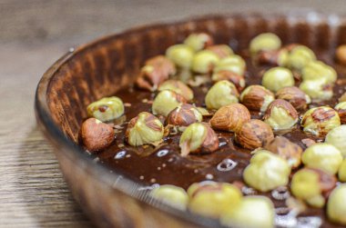 Fındık ile çikolatalı kek