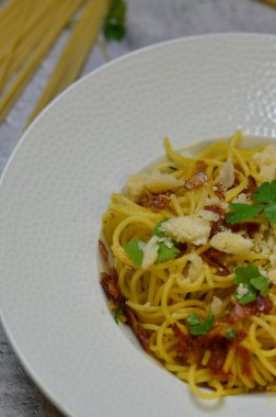 sebze ve pastırma ile makarna