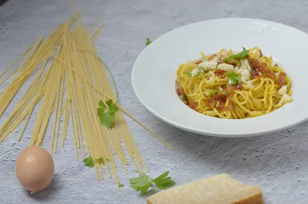 spaghetti with chicken, parmesan egg and parmesan cheese.