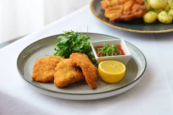 fried fish with chips