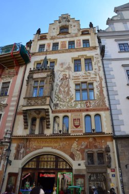 Çiğ makarna pilavı, kasede orzo.