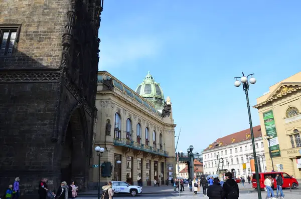 Prag, Czech Cumhuriyeti - 12 Mayıs, 2019: 00 Prag 'ın eski belediye binasına.