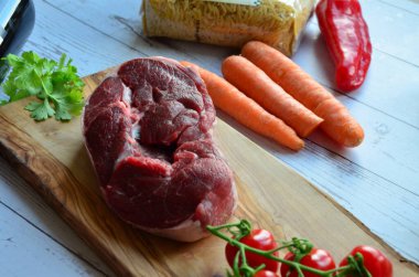 Sebzeli taze biftek.