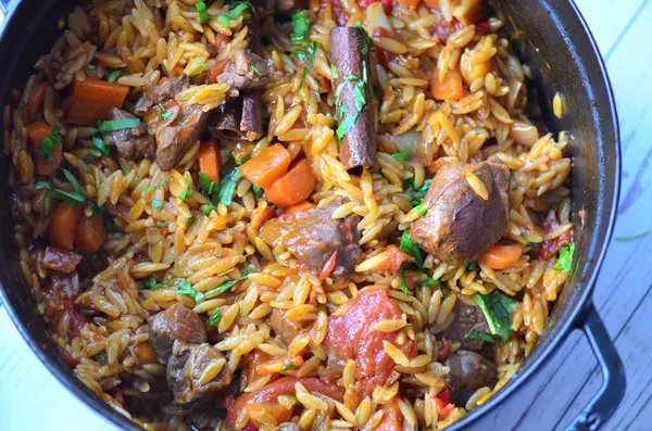 Et ve havuçlu pilav.