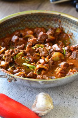 Baharatlı etli Tayland bifteği.