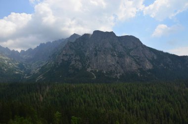 Tatra dağlarında güzel dağ sıraları.