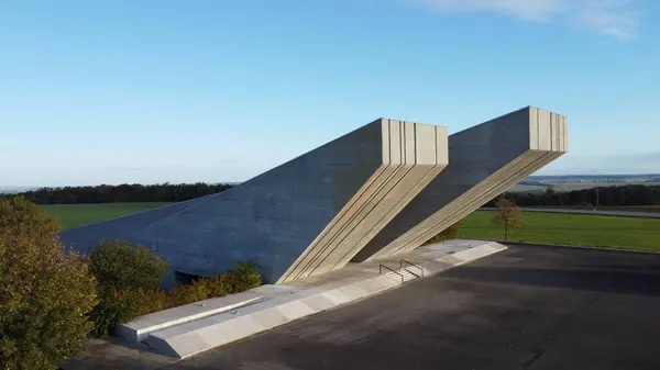 İkinci Dünya Savaşı Anıtı ve Ostrava Opava Operasyonu, Hrabyne, Çek Opava, Silezya, 4K video, panoramik manzara
