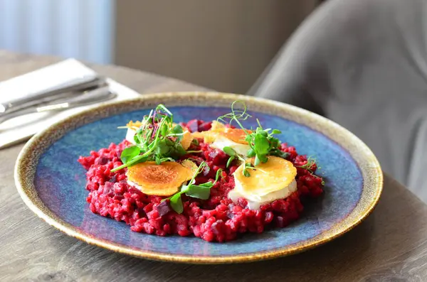 Dolu risotto, pancar kökü, ızgara keçi peyniri