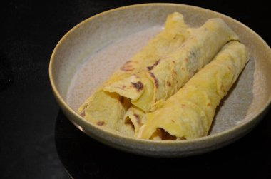  Kızarmış ördek, patatesli krep, lahana, ev yapımı czech yemeği.