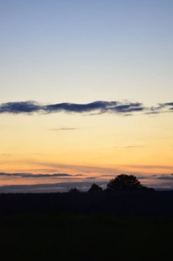 Gölün üzerinde güzel bir gün batımı
