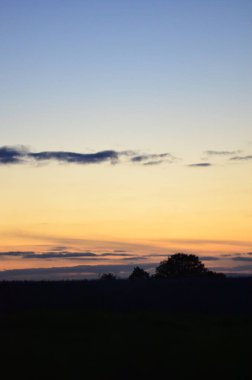 Sahada gün batımı