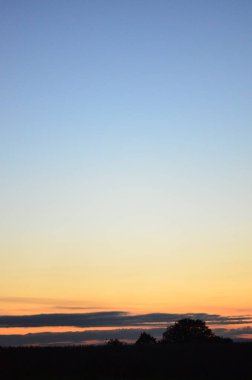 Yaz akşamında günbatımı gökyüzü