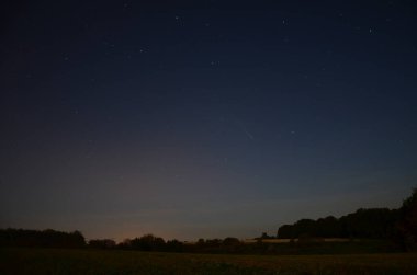 Yıldızlı ve samanyolu gece gökyüzü