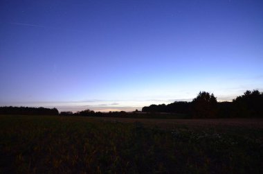 Yıldızlı ve bulutlu gece gökyüzü, Opava, Silezya, Hnevosice, Çek 