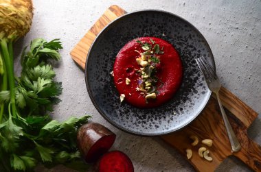 Pancar ve peynir salatası