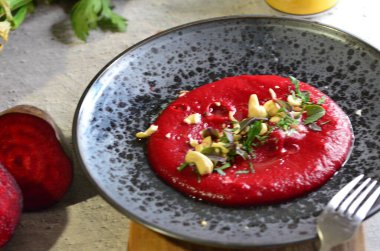 Fındıklı pancar humusu, yemek arkaplanı...