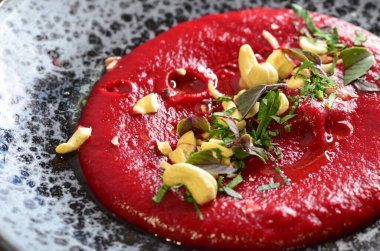 Fındıklı pancar humusu, kapat.