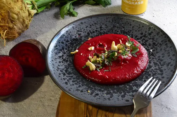 Fındıklı pancar humusu, yemek arkaplanı...