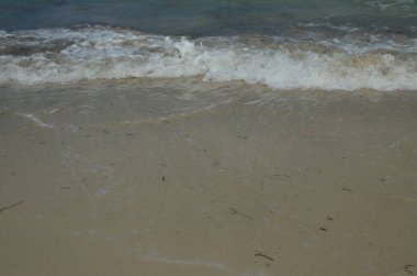 Dalgalı deniz kıyısı, Djerba, Tunus