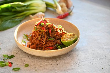 Asya yemeklerinin güzel geçmişi, renkli yemekler, konjac makarnası, vejetaryen yemekleri.