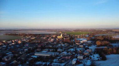 Kış şehrinin insansız hava aracının görüntüsü