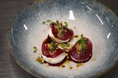 Lezzetli yiyeceklere yakın.