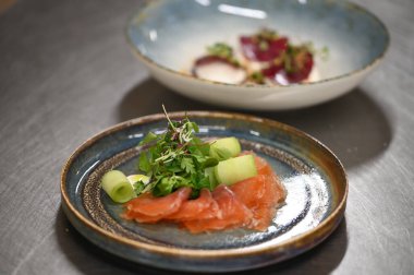 Tabakta somon balığı.