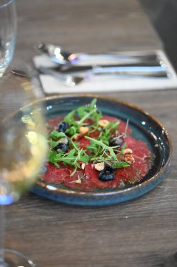 Sebzeli ve otlu taze salata