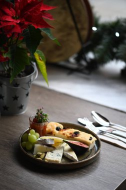 İncirli, fındıklı, ballı, cevizli ve peynirli lezzetli peynir.