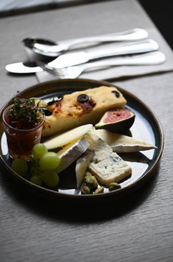 Farklı peynir türleri.