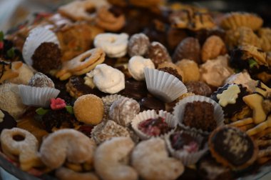 Koyu çikolata parçaları ile tanımlama