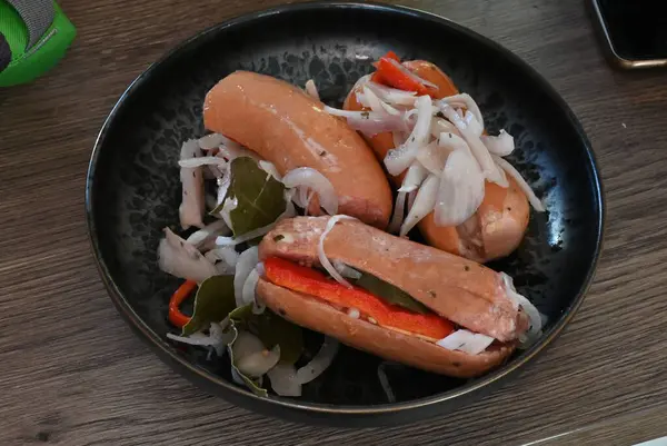 Taze ve lezzetli yemekler, soğanlı salamura sosis, czech spesiyalleri, Utopenec.