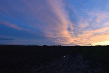 Sahada gün batımı