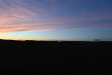 Gölün üzerinde güzel bir gün batımı