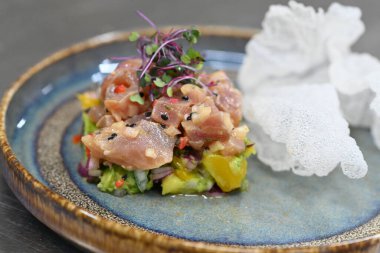 Japon mutfağı, tabakta sashimi balığı.