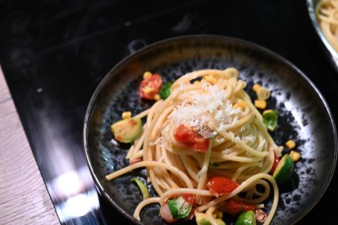 Etli ve domatesli spagetti