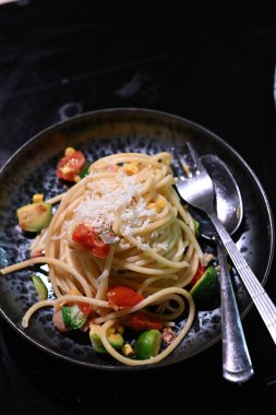 sebzeli spagetti makarna