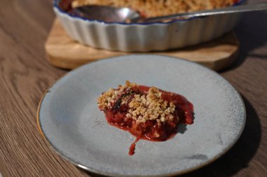 Lezzetli ve lezzetli bir çikolatalı tatlının yakın çekimi.