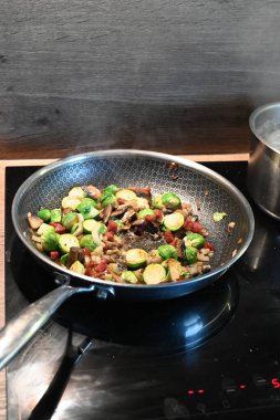 Masada lezzetli sebzeli tava.