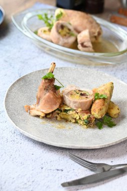 Ispanaklı ve incirli fırında hindi filetosu.