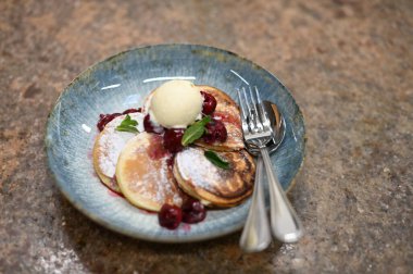 Böğürtlenli dondurma.