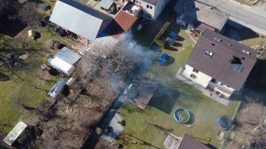 Ormandaki yangının havadan görünüşü.