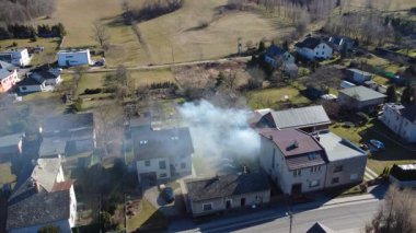 Köydeki ateş dumanının havadan görünüşü.