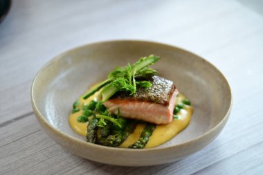 kuşkonmaz ile Somon fileto